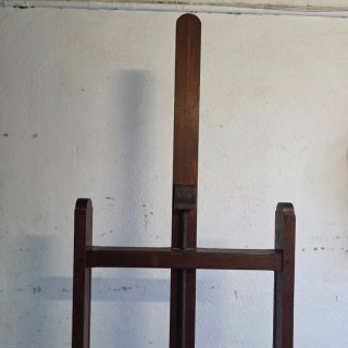 Antiguo caballete de pintor de madera