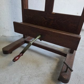 Antiguo caballete de pintor de madera