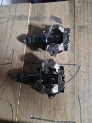 Pedales Shimano SPD y juego de calas