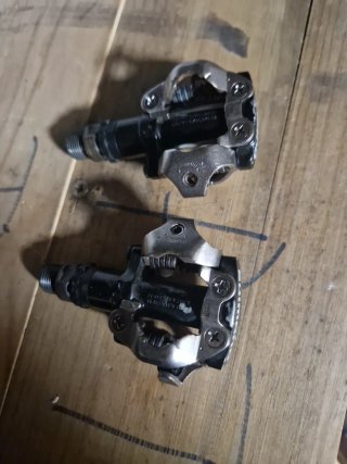 Pedales Shimano SPD y juego de calas