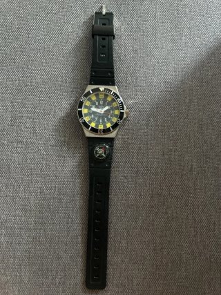Reloj Pepe Jeans Negro y Amarillo con Brújula