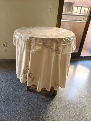 Mesa camilla redonda de corcho y madera