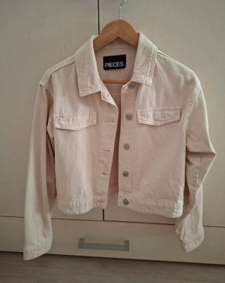 Chaqueta vaquera Pieces beige