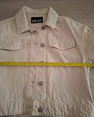 Chaqueta vaquera Pieces beige