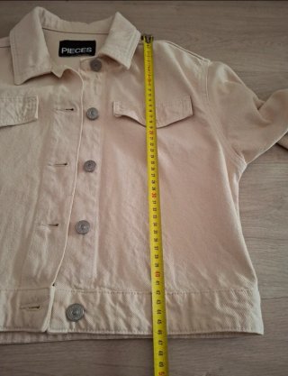 Chaqueta vaquera Pieces beige