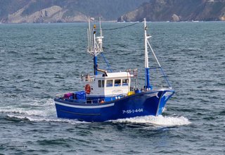 Barco de pesca palangre de fondo