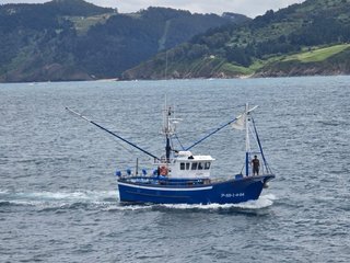 Barco de pesca palangre de fondo