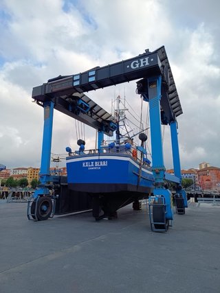 Barco de pesca palangre de fondo