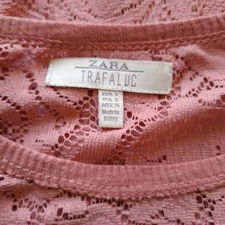 Camiseta Zara encaje rosa empolvado