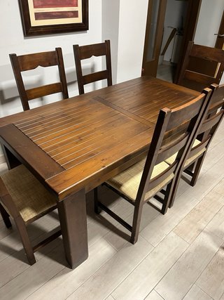 Tavolo in legno massello con 6 sedie