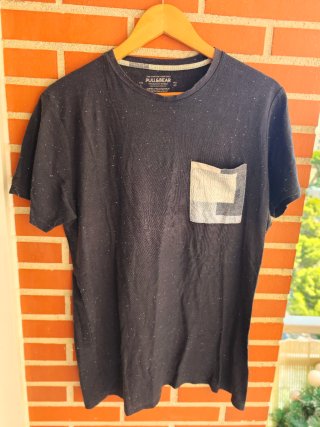 Camiseta Pull and Bear bolsillo frontal