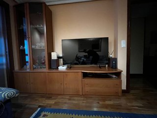 Mueble de salón madera y cristal