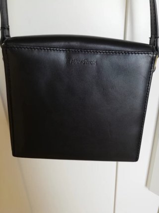 Bolso cubo piel And Other Stories negro