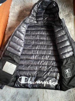 Chaqueta Champion Negra con Capucha