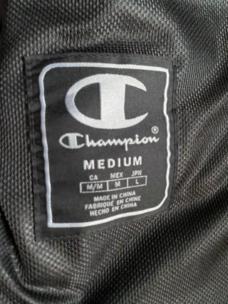 Chaqueta Champion Negra con Capucha