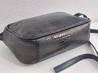 Bolso Uterqüe piel efecto reptil