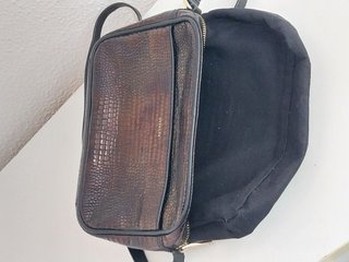 Bolso Uterqüe piel efecto reptil