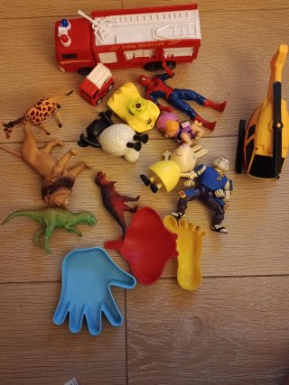 Lote de muñecos variados
