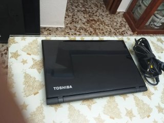 Ordenador portátil Toshiba negro