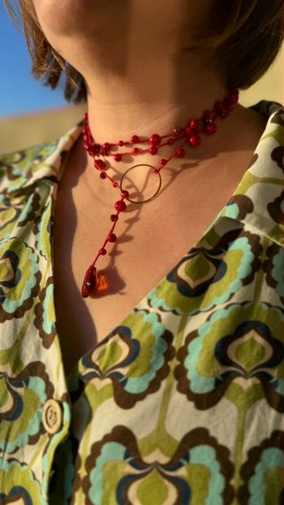 Collana artigianale fatta a mano con perle rosse