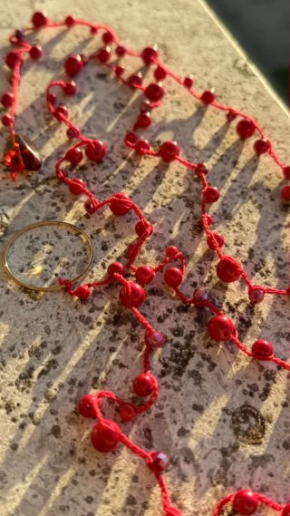 Collana artigianale fatta a mano con perle rosse