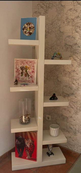 Estantería blanca moderna