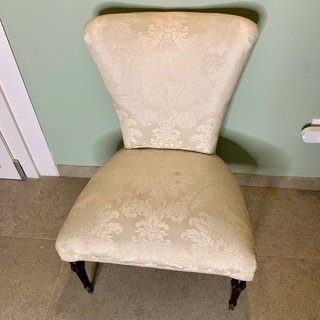 Poltroncina vintage damascata elegante