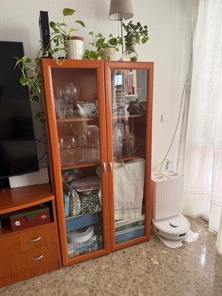 Mueble de salón madera y cristal