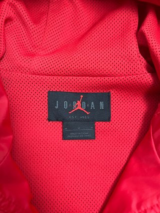 Chaqueta Jordan Roja y Negra con Capucha