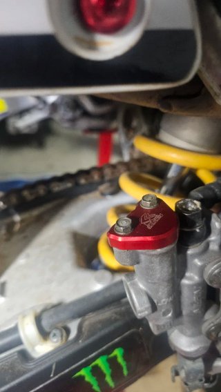 Honda CRF250R 2007 2 escapes