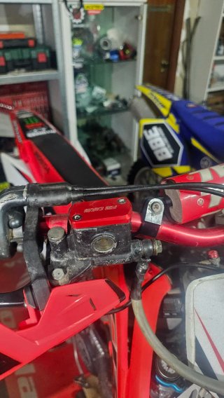 Honda CRF250R 2007 2 escapes