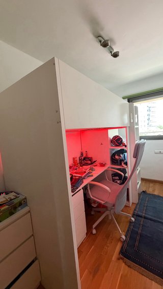 Cama alta blanca con escritorio  IKEA SMÅSTAD