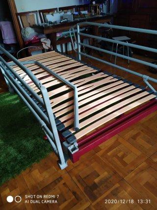Cama articulada metálica con somier
