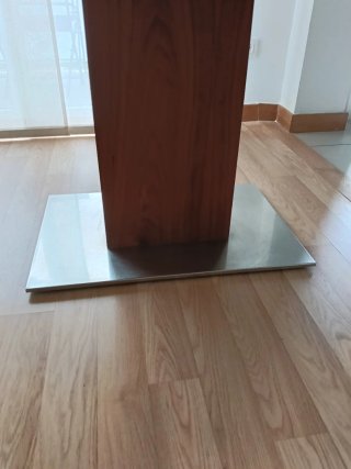 Mesa de comedor moderna beige y madera