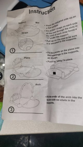 Parque infantil para bebés con piano