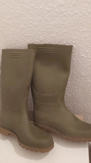 Botas de agua duras