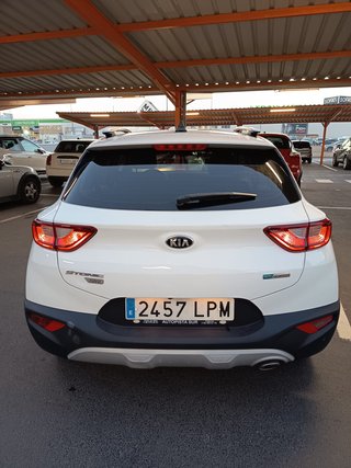 KIA Stonic 2021. Hibrido. Etiqueta ECO.