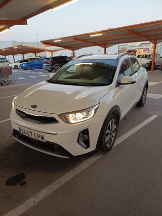 KIA Stonic 2021. Hibrido. Etiqueta ECO.