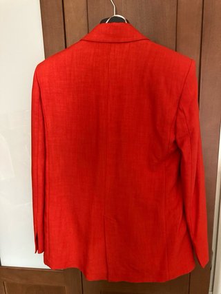 Blazer rojo con hombreras