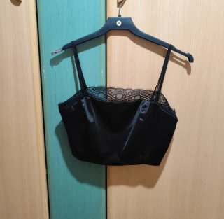 Top tirantes negro con encaje
