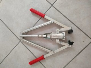 Tappatrice manuale per bottiglie