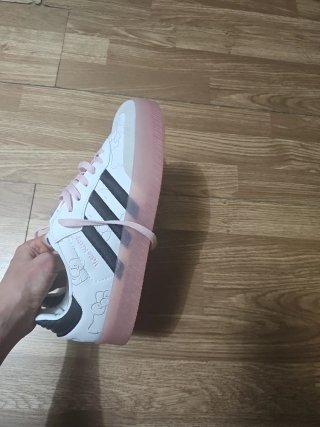 Zapatillas Adidas Blancas y Rosas