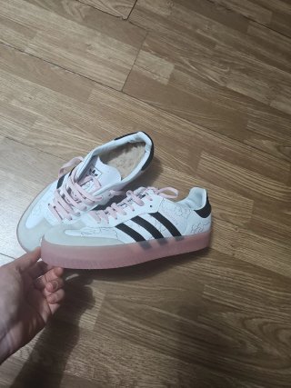Zapatillas Adidas Blancas y Rosas