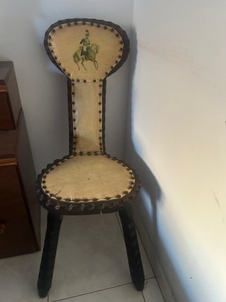 Conjunto sillas rústica artesanal cuero y madera.