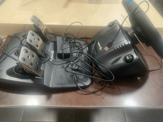 Volante Logitech G29 con Pedales