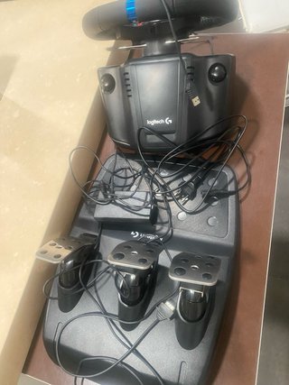 Volante Logitech G29 con Pedales