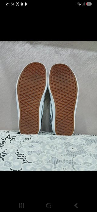 Scarpe Vans nere e bianche con fiamme