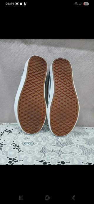 Scarpe Vans nere e bianche con fiamme