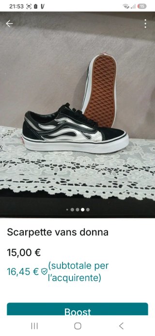 Scarpe Vans nere e bianche con fiamme
