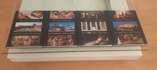 una colección de 20 libros de museos del mundo